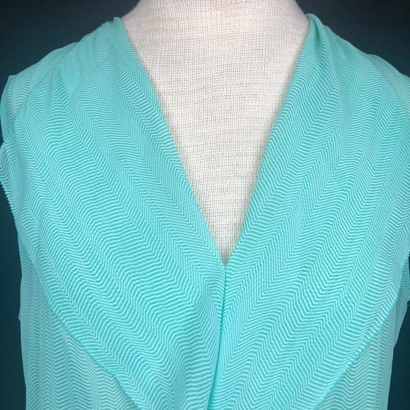 Mint Liz Claiborne V Neck Blouse - Picture 5 of 6